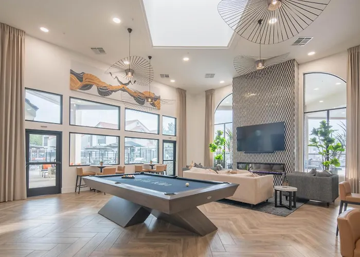 Sleek 2br Workcation Near Kierland District H2272